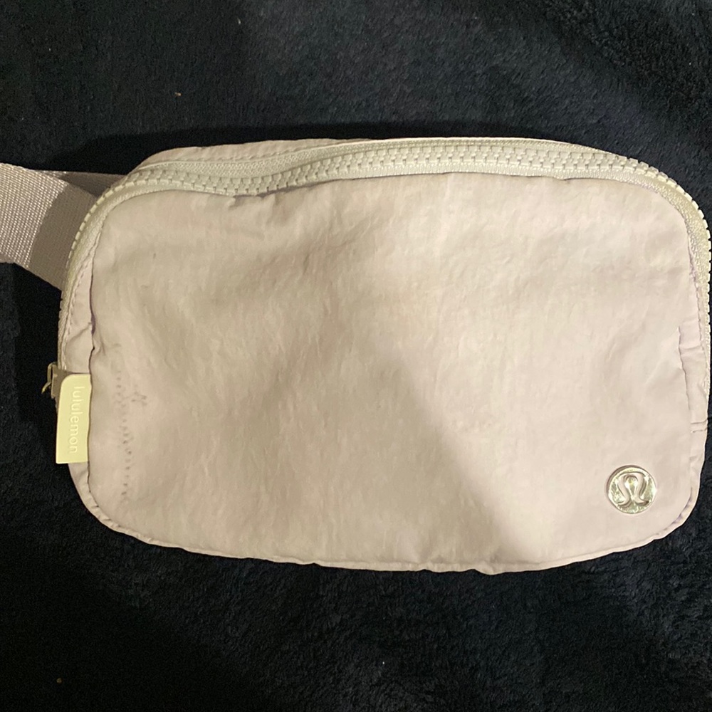 Lululemon belt bag with extended strap